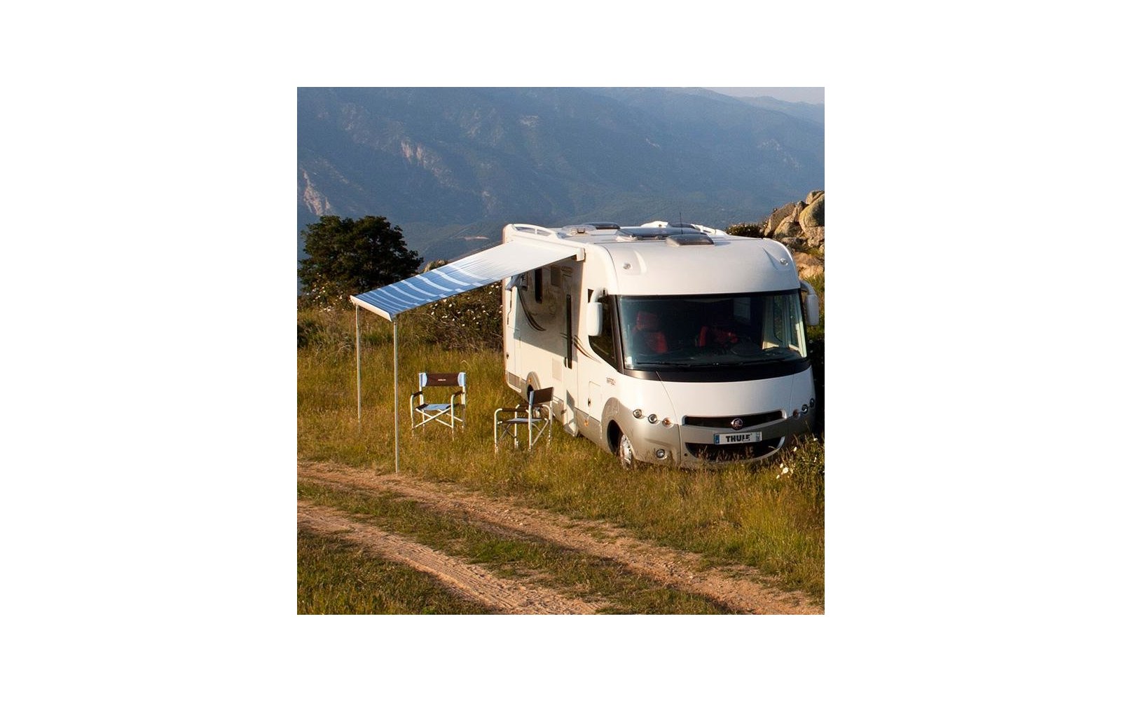 Product afbeelding Thule Omnistor 5003 weiß Wandmarkise 1