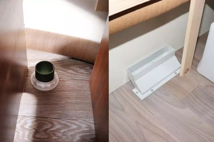 Links: rundes Rohr mit schwarzem Innenring im Holzfußboden, umgeben von Möbelwänden. Rechts: weiße rechteckige Metallabdeckung mit sichtbaren Schrauben auf Holzfußboden, neben einem Holzbein und einer weißen Kunststoffbox