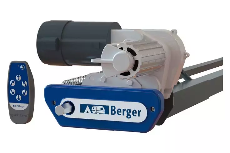 Gerät mit blauem Abdeckblech mit Schriftzug "Berger", weißer Kunststoffverkleidung, schwarzer zylindrischer Teil, lange graue Schiene rechts, graue Fernbedienung links mit Tasten