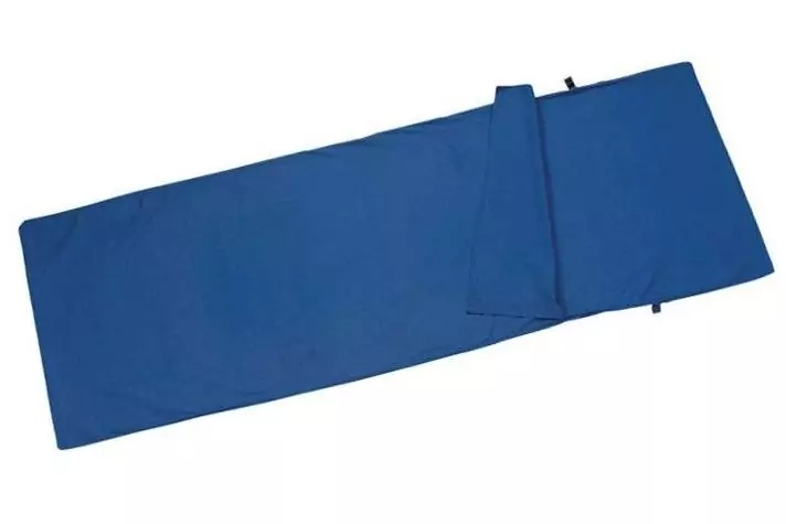 Blaue, rechteckige Matte mit einem hochgeklappten Ende