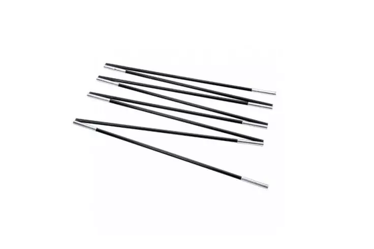 Sechs schwarze Stäbe mit silbernen Enden auf weißem Hintergrund