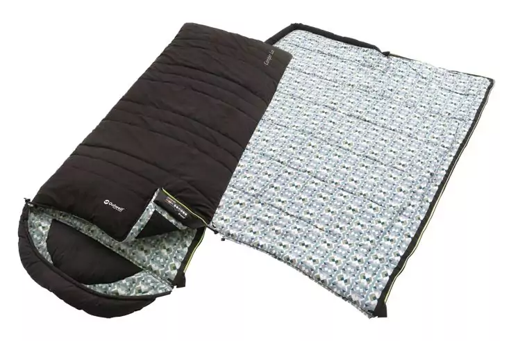 Schwarzer Schlafsack teilweise geöffnet, rechts silber-weiß gemusterte Einlage mit schwarzem Rand