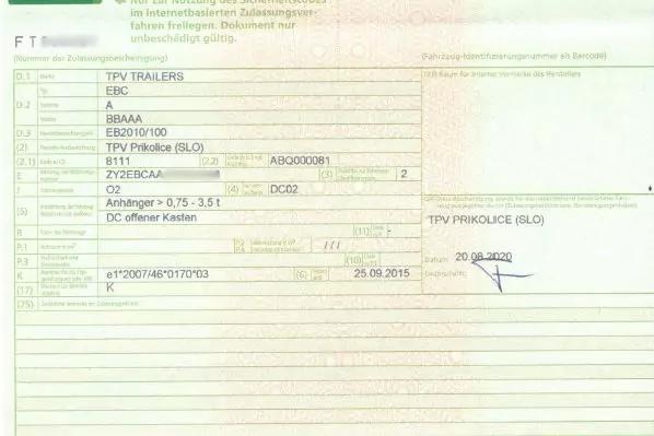 Fotografie eines bedruckten Dokuments mit gedruckten Tabellenzeilen, Text und Zahlen, horizontalen Linien und einer blauen handschriftlichen Unterschrift rechts