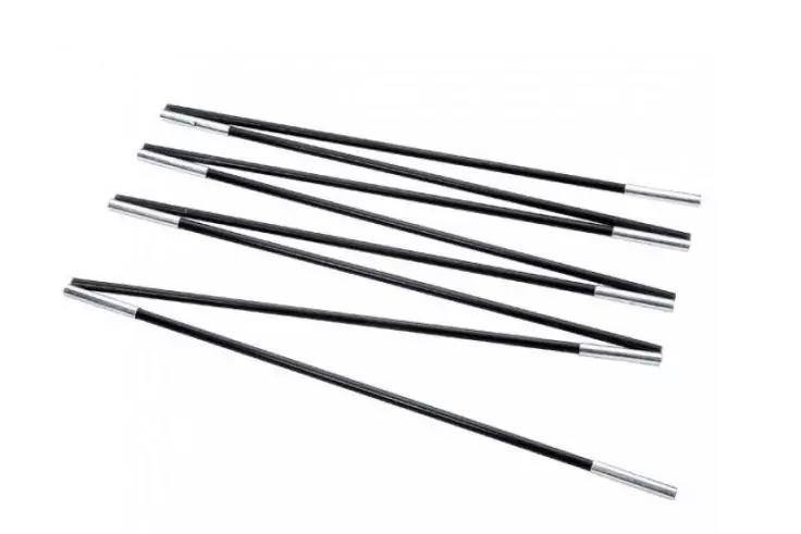 Sieben d&uuml;nne schwarze St&auml;be mit silbernen Enden auf wei&szlig;em Hintergrund