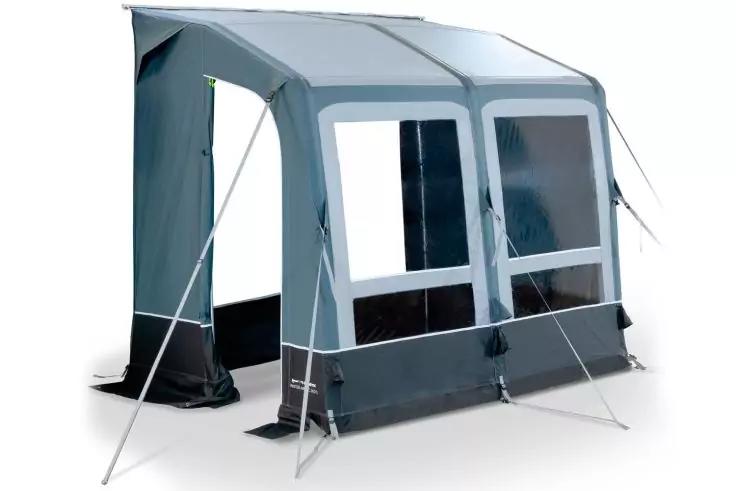 Graues freistehendes Zelt mit zwei gro&szlig;en rechteckigen Frontfenstern, links offene Seitent&uuml;r, Abspannleinen und Stangen, dunkler Bodenschurz