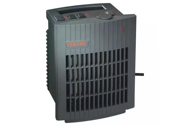 Graues, rechteckiges Ger&auml;t mit vertikalen L&uuml;ftungsgittern auf der Vorderseite, Tragegriff oben, zwei kleine rechteckige Schalter und ein Drehknopf an der Oberkante, Stromkabel rechtsseitig