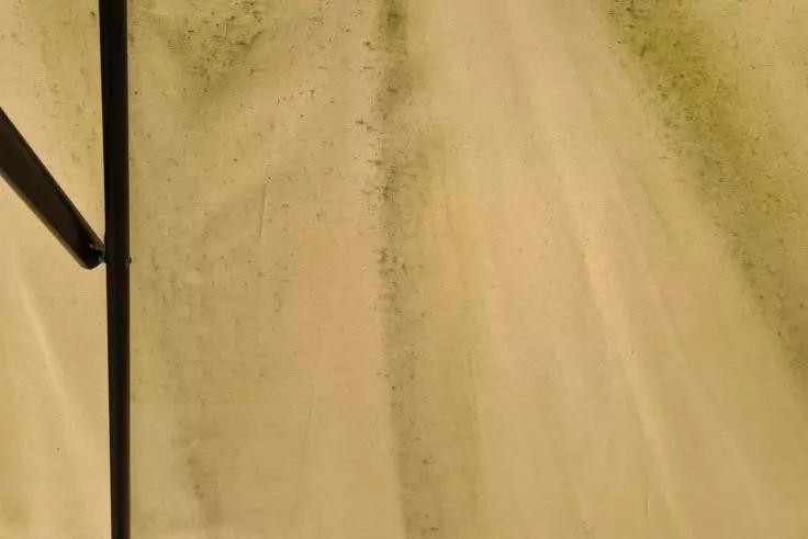 verschmutzter Zeltstoff