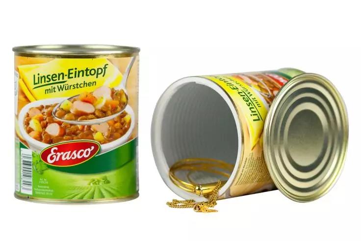 Zwei Konservendosen mit grünem Etikett "Erasco Linsen-Eintopf mit Würstchen", eine steht aufrecht, eine liegt geöffnet mit abgenommenem Deckel