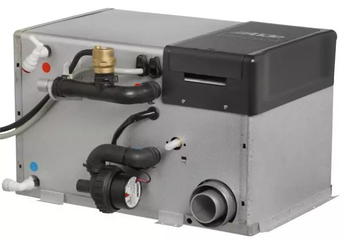 Rechteckiges graues Metallgeh&auml;use mit schwarzer Kunststoffabdeckung, mehreren schwarzen Schl&auml;uchen und Rohren, einem Messinganschluss und einer runden Auslass&ouml;ffnung