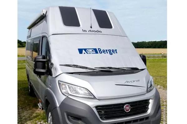 Frontscheibe eines Vans ist mit Thermofolie außen verhängt