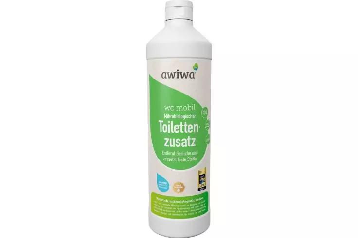 Wei&szlig;e Kunststoffflasche mit gr&uuml;nem Etikett, Aufschrift 'awiwa' und 'Toilettenzusatz', auf wei&szlig;em Hintergrund
