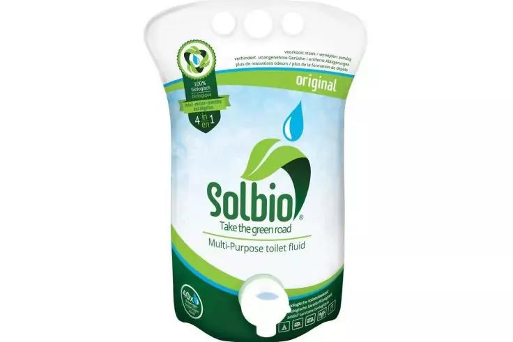 Wei&szlig;er Standbeutel mit Ausguss, gr&uuml;n-blaues Design, Markenname 'Solbio', Blatt- und Wassertropfen-Logo, Schriftzug 'Take the green road' und 'Multi-Purpose toilet fluid'