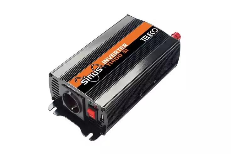 Onduleur métallique noir rectangulaire avec ailettes de refroidissement argentées, étiquette orange et blanche avec texte, prise secteur mise à la terre à l'avant, connecteur rouge à l'arrière et bride de fixation en dessous