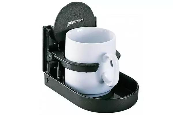 Schwarzer klappbarer Kunststoff-Becherhalter mit rundem R&uuml;ckenteil und Ablage, darin ein wei&szlig;er Keramikbecher mit Henkel