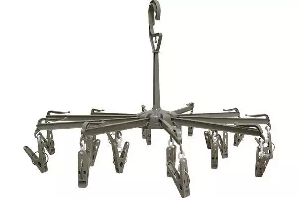 H&auml;ngender W&auml;scheklammerhalter in Grau mit mehreren Klammern und einem Haken