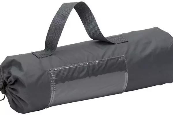 Grauer, zylindrischer Stoffbeutel mit Tragegriff oben, transparentem Sichtfenster und Kordelzugverschluss an einem Ende