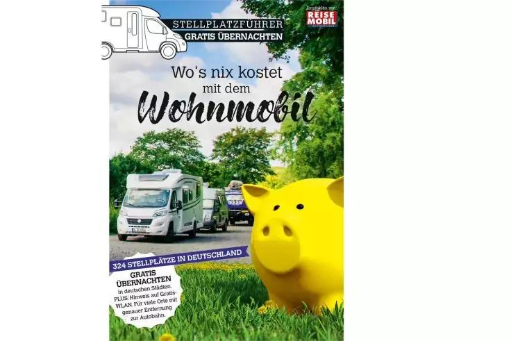 Zwei Wohnmobile auf einer Wiese, im Vordergrund ein gro&szlig;es gelbes Sparschwein, B&auml;ume im Hintergrund und Text auf dem Bild