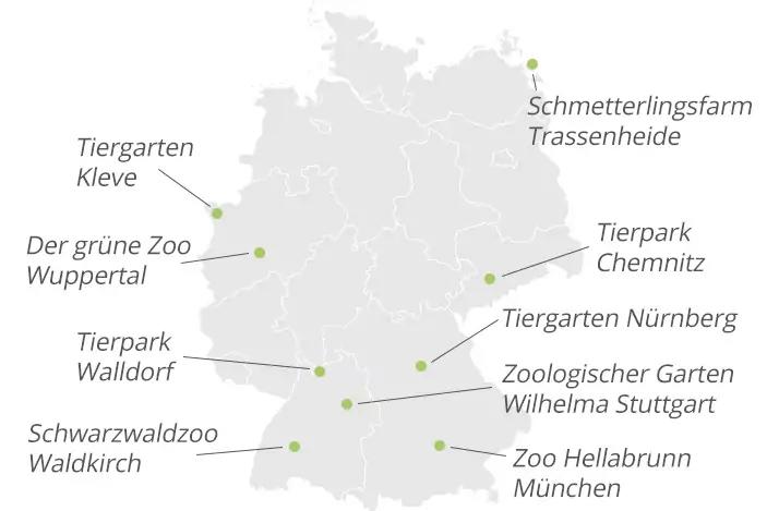 Umrisskarte Deutschlands mit Punkten und Beschriftungen f&uuml;r mehrere Zoos und eine Schmetterlingsfarm: Tiergarten Kleve, Der gr&uuml;ne Zoo Wuppertal, Tierpark Walldorf, Schwarzwaldzoo Waldkirch, Schmetterlingsfarm Trassenheide, Tierpark Chemnitz, Tiergart