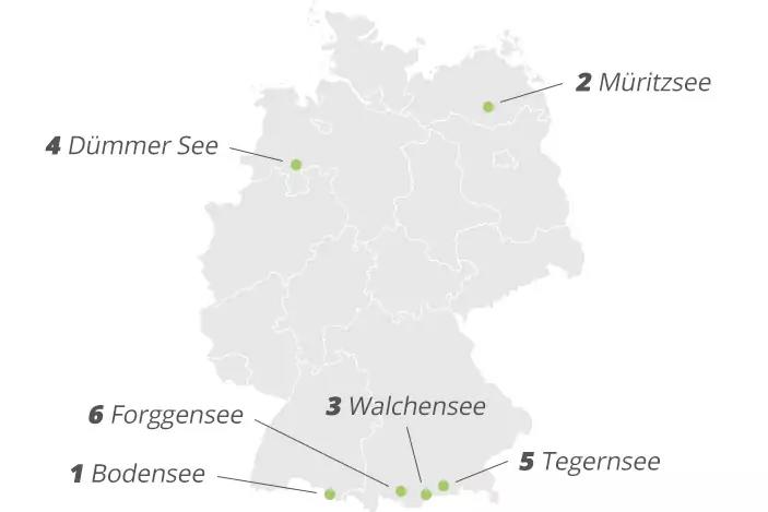 Graue Deutschlandkarte mit sechs gr&uuml;nen Punkten und nummerierten Beschriftungen: 1 Bodensee, 2 M&uuml;ritzsee, 3 Walchensee, 4 D&uuml;mmer See, 5 Tegernsee, 6 Forggensee