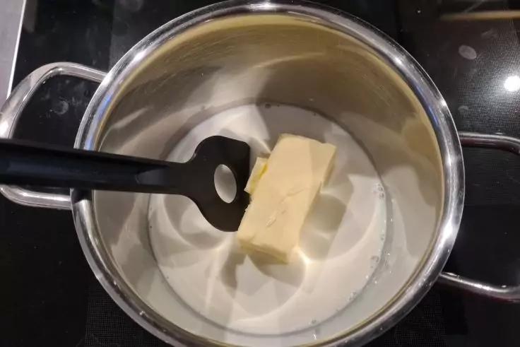 geschmolzene Butter in Topf
