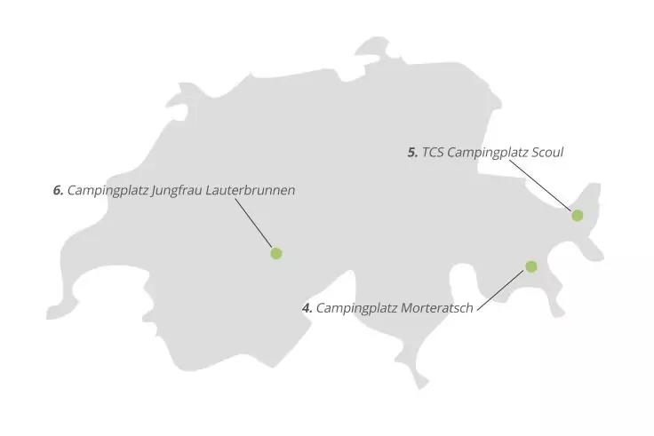 Graue Umrisskarte der Schweiz mit drei gr&uuml;nen Punkten, jeder Punkt verbunden mit einer Beschriftung: 4. Campingplatz Morteratsch, 5. TCS Campingplatz Scoul, 6. Campingplatz Jungfrau Lauterbrunnen