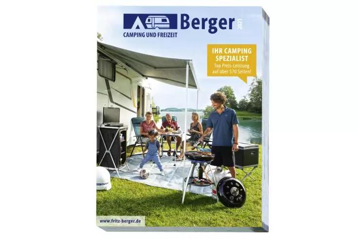 Titelblatt mit Wohnwagen und Markise am See; mehrere Personen sitzen an einem Tisch, eine Person steht an einem tragbaren Grill