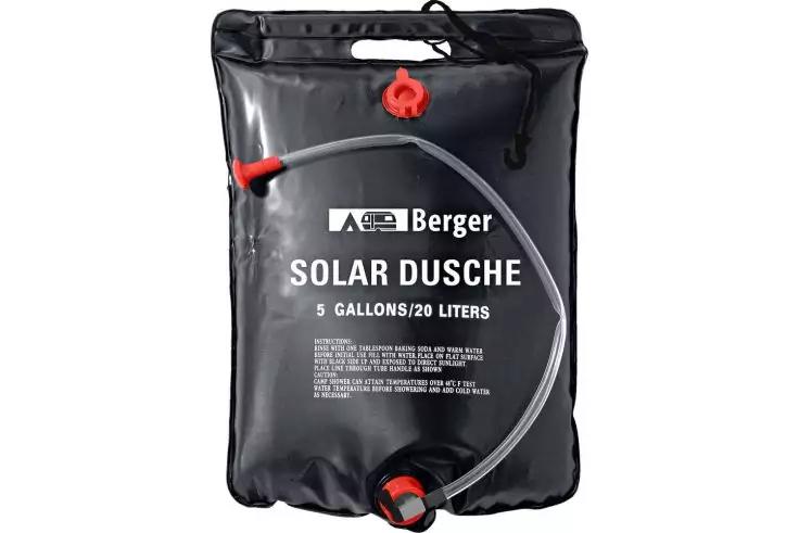 Sac en plastique noir avec tuyau et pomme de douche, texte blanc 'Berger SOLAR DUSCHE 5 GALLONS/20 LITERS'