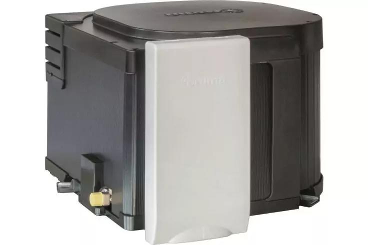 Appareil rectangulaire noir avec dessus arrondi, panneau avant argent&eacute; et connecteurs c&ocirc;t&eacute; gauche