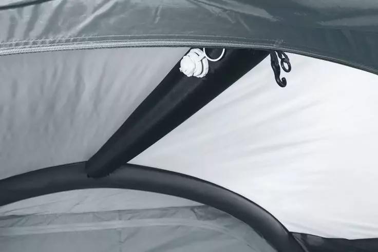 Tissu blanc et gris avec une barre noire courbée, clip en plastique et cordon