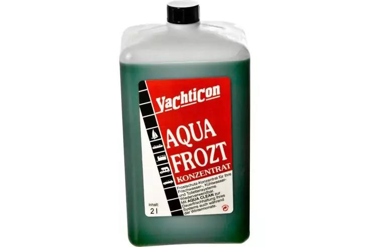 Bottiglia di plastica bianca con tappo a vite nero, liquido verde ed etichetta rossa con la scritta 'Yachticon AQUA FROZT KONZENTRAT'