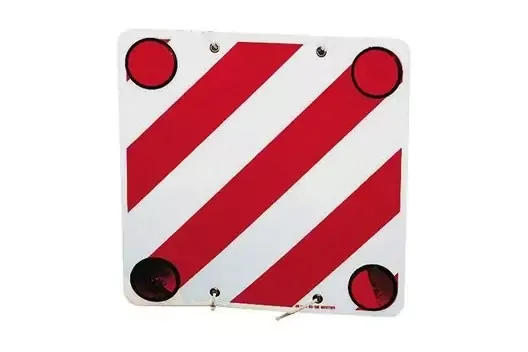 Cartello quadrato bianco con tre strisce rosse diagonali e quattro catarifrangenti rotondi negli angoli