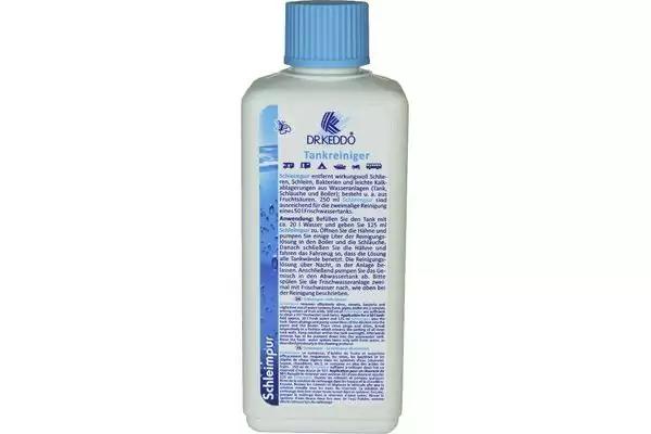 Bottiglia di plastica bianca con tappo a vite blu, forma rettangolare arrotondata, lato anteriore con etichetta bianco-blu e testo piccolo, su sfondo bianco