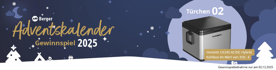 Dunkelblauer Nachthimmel mit Mond und Sternen, wei&szlig;er Schriftzug 'Berger Adventskalender Gewinnspiel 2025', wei&szlig;e Schneeh&uuml;gel und Tannen, rechts runder Ausschnitt mit Text 'T&uuml;rchen 02' und kleinem gelben Etikett