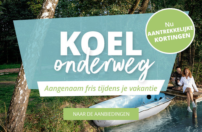 Houten bord met de tekst Kühl unterwegs in een groen landschap