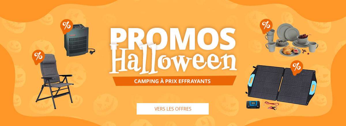 Bannière orange avec le texte en grand "Halloween DEALS", icônes de fantômes en arrière-plan, chaise de camping pliante à gauche, réchaud de camping avec cartouche de gaz, ensemble de casseroles/poêles à droite, glacière/boîte de transport noire, signes pourcent sur certains articles et bouton blanc libellé "ZU DEN ANGEBOTEN"