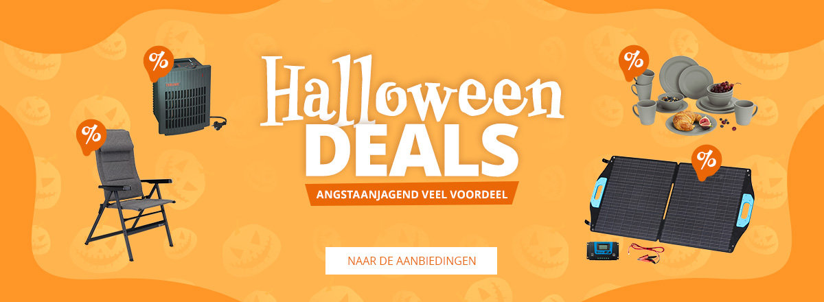 Oranje banner met grote tekst "Halloween DEALS", spookpictogrammen op de achtergrond, opvouwbare campingstoel links, campingkooktoestel met gasbusje, servies-/pannenset rechts, zwarte koel-/transportbox, procenttekens bij sommige items en witte knop met tekst "ZU DEN ANGEBOTEN"