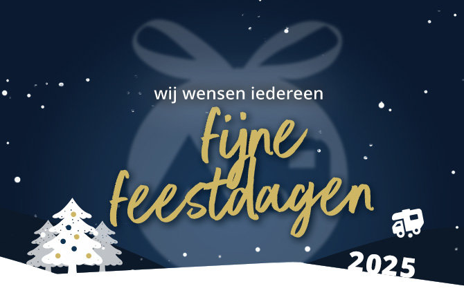 Winterlandschap met dennenbomen en een vrolijke kerstboodschap op mobiele telefoons