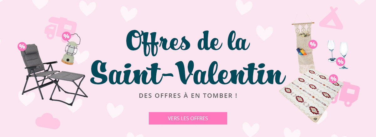Fond rose avec motifs de cœurs, texte centré en gros 'Valentinstag Deals', en dessous 'Angebote zum Verlieben' et un bouton rose 'Zu den Angeboten', entouré d'images de produits : chaise longue pliante, couverture à motif de cœurs, bougies, petites figurines et icônes de caravanes