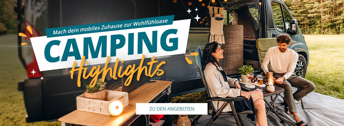 Slider Banner Hightlight auf dem Campingplatz. Familie sitzt zusammen und trinken miteinander