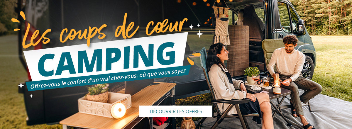 Slider Banner Hightlight sur le camping. La famille est assise et boit ensemble