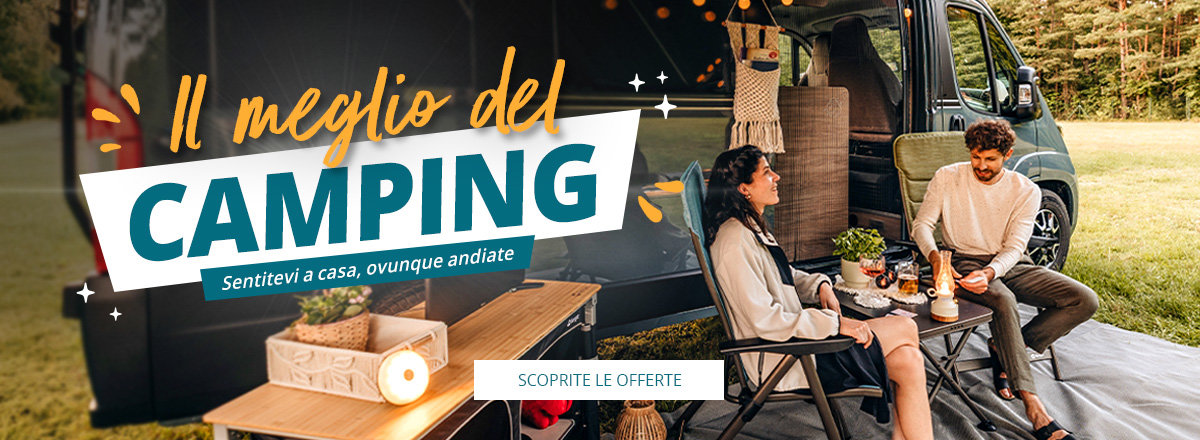 Slider Banner Luce sul campeggio. Una famiglia seduta insieme e che beve insieme