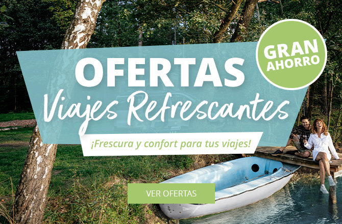 Cartel de madera con el texto Kühl unterwegs en un paisaje verde