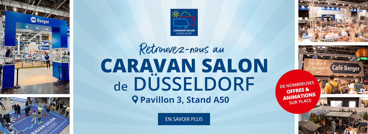 Bannière avec grand texte allemand 'Besucht uns auf dem CARAVAN SALON DÜSSELDORF', logo au centre, 'Halle 3, Stand A50', bouton 'MEHR INFOS', autocollant rouge 'VIELE ANGEBOTE & AKTIONEN VOR ORT', images latérales de stands, véhicules, visiteurs et d'un café