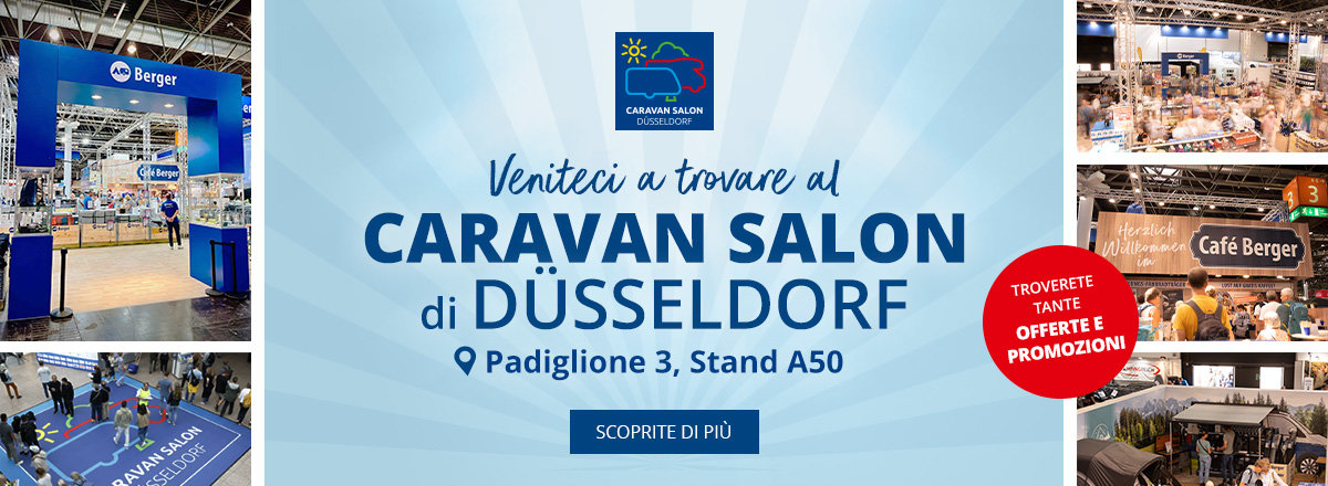 Banner con grande testo tedesco 'Besucht uns auf dem CARAVAN SALON DÜSSELDORF', logo al centro, 'Halle 3, Stand A50', pulsante 'MEHR INFOS', adesivo rosso 'VIELE ANGEBOTE & AKTIONEN VOR ORT', immagini laterali di stand, veicoli, visitatori e un caffè
