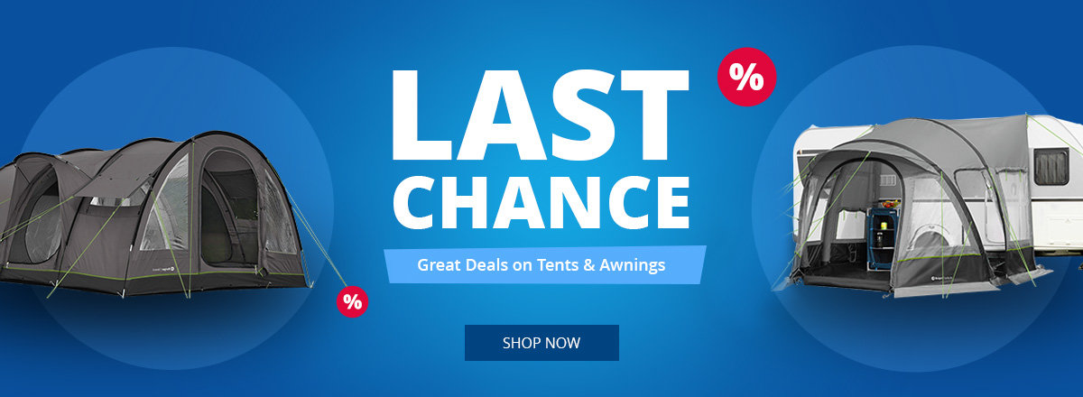 Two camping tents left and right, red tag with 'SALE' and a percent sign, large text 'LETZTE CHANCE', blue background, button 'ZU DEN ANGEBOTEN'