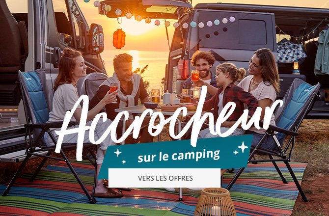 Mobil Slider Banner pour les moments forts du camping Offres. La famille s'assoit et mange ensemble