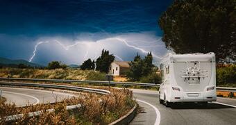 Campeggio durante un temporale