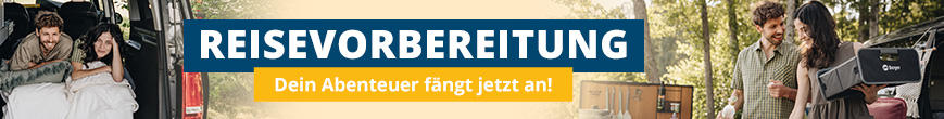 Personnes avec bagages dans une rue, banni&egrave;re centrale portant le texte "REISEVORBEREITUNG" et sous-texte "Dein Abenteuer f&auml;ngt jetzt an!"