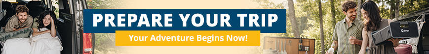 People with luggage on a street, central banner reading "REISEVORBEREITUNG" and subtext "Dein Abenteuer f&auml;ngt jetzt an!"