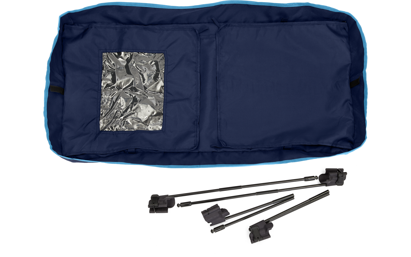 Aufgeklappte blaue faltbare Tasche mit einem Muster aus schwarzen und weißen Steinen auf der linken Seite und mehreren schwarzen zusammensteckbaren Stangen daneben